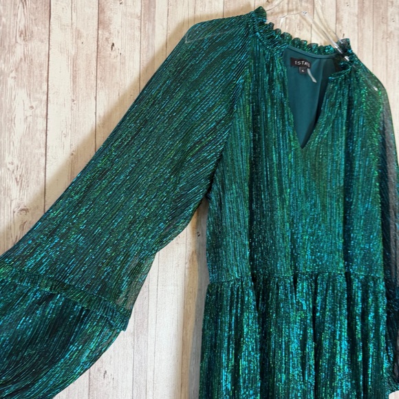 1. State Green Metallic Tiered Long Sleeve Shift Party Dress - Picture 2 of 8